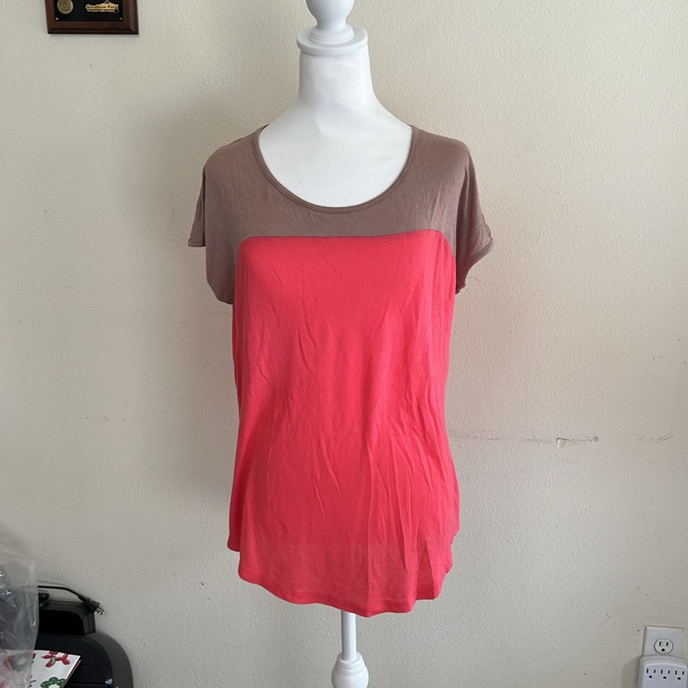JK LA Women’s L  short sleeved blouse. Coral & Tan